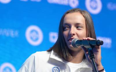 Wielki mecz dla walczącej Ukrainy, Świątek gra z Radwańską