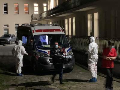 Na COVID zmarło w Polsce kilkadziesiąt dzieci. Trudna sytuacja w krakowskim szpitalu