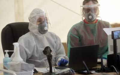 Tak szybko liczba zakażeń jeszcze nie rosła. Uwaga na transport publiczny!