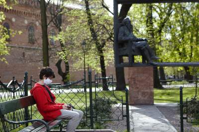 Czy Polacy wciąż obawiają się zakażenia? Większość tak, najnowsze dane