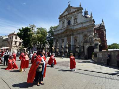 Setki osób na procesji Bożego Ciała. Już bez maseczek - zdjęcie 39