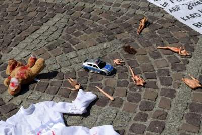 Antykościelny protest w Boże Ciało. Policja w obronie pikietujących - zdjęcie 16