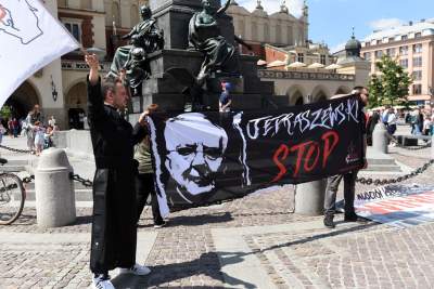 Antykościelny protest w Boże Ciało. Policja w obronie pikietujących - zdjęcie 8
