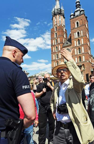 Antykościelny protest w Boże Ciało. Policja w obronie pikietujących - zdjęcie 21