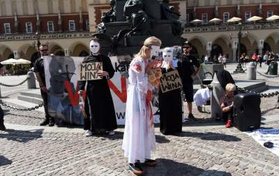 Antykościelny protest w Boże Ciało. Policja w obronie pikietujących - zdjęcie 30