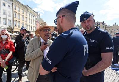 Antykościelny protest w Boże Ciało. Policja w obronie pikietujących - zdjęcie 32