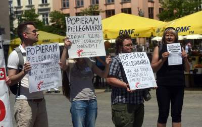 Protest pielęgniarek na Rynku Głównym - zdjęcie 21