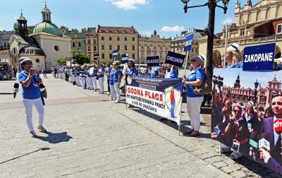 Protest pielęgniarek na Rynku Głównym - zdjęcie 10