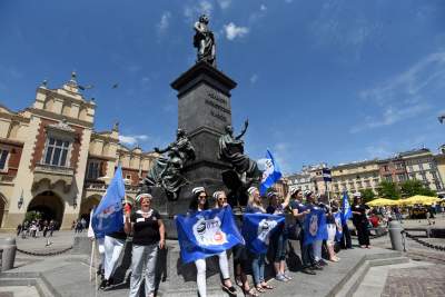Protest pielęgniarek na Rynku Głównym - zdjęcie 11