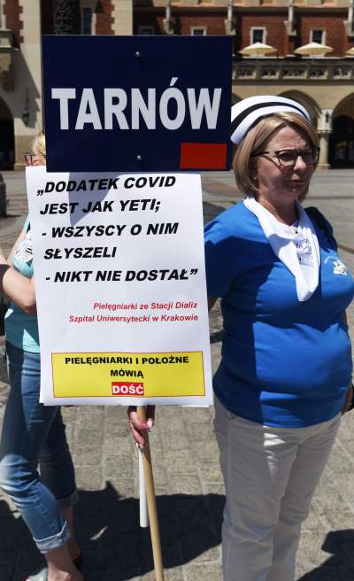 Protest pielęgniarek na Rynku Głównym - zdjęcie 23