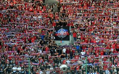 Na stadion Wisły wrócili kibice i... race - zdjęcie 17