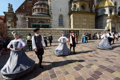 Tańczyli na Wawelu z dzwoneczkami przy kostkach. Przed nami ostatnie spektakle - zdjęcie 21