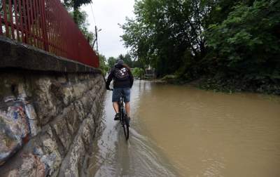 Sprzątanie po ulewie. Bieżanów i Prokocim, fot. Marek Lasyk - zdjęcie 13