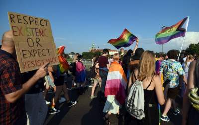 Piękny Tęczowy Kraków. Roztańczony i radosny Marsz Równości (fot. Marek Lasyk) - zdjęcie 13