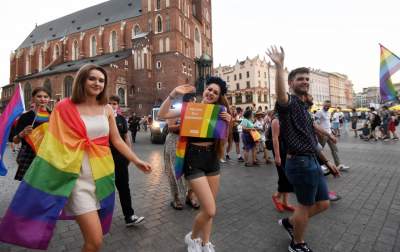 Piękny Tęczowy Kraków. Roztańczony i radosny Marsz Równości (fot. Marek Lasyk) - zdjęcie 44