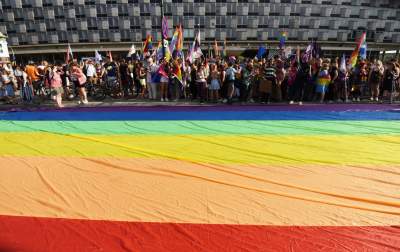 Piękny Tęczowy Kraków. Roztańczony i radosny Marsz Równości (fot. Marek Lasyk) - zdjęcie 2