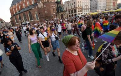 Piękny Tęczowy Kraków. Roztańczony i radosny Marsz Równości (fot. Marek Lasyk) - zdjęcie 38