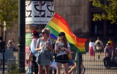 Piękny Tęczowy Kraków. Roztańczony i radosny Marsz Równości (fot. Marek Lasyk) - zdjęcie 6