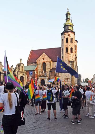 Piękny Tęczowy Kraków. Roztańczony i radosny Marsz Równości (fot. Marek Lasyk) - zdjęcie 31