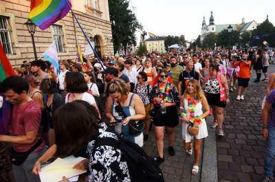 Piękny Tęczowy Kraków. Roztańczony i radosny Marsz Równości (fot. Marek Lasyk) - zdjęcie 30
