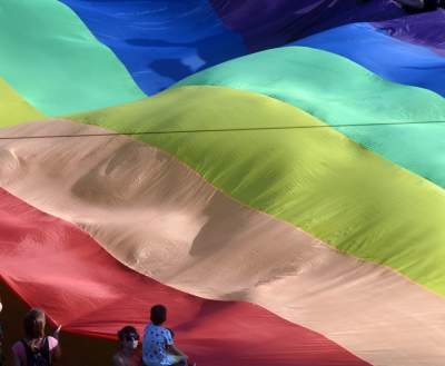 Piękny Tęczowy Kraków. Roztańczony i radosny Marsz Równości (fot. Marek Lasyk) - zdjęcie 26