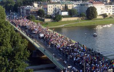 Piękny Tęczowy Kraków. Roztańczony i radosny Marsz Równości (fot. Marek Lasyk) - zdjęcie 24