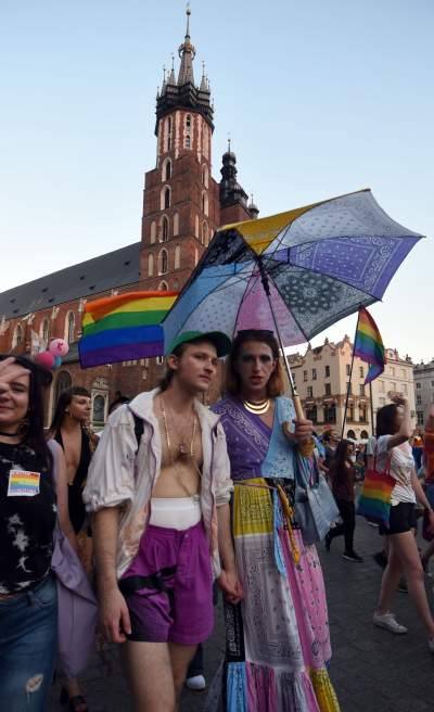 Piękny Tęczowy Kraków. Roztańczony i radosny Marsz Równości (fot. Marek Lasyk) - zdjęcie 37