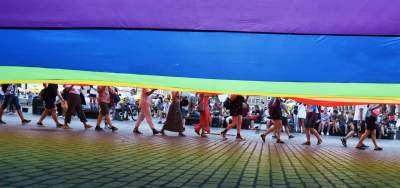 Piękny Tęczowy Kraków. Roztańczony i radosny Marsz Równości (fot. Marek Lasyk) - zdjęcie 40