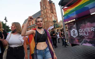 Piękny Tęczowy Kraków. Roztańczony i radosny Marsz Równości (fot. Marek Lasyk) - zdjęcie 34