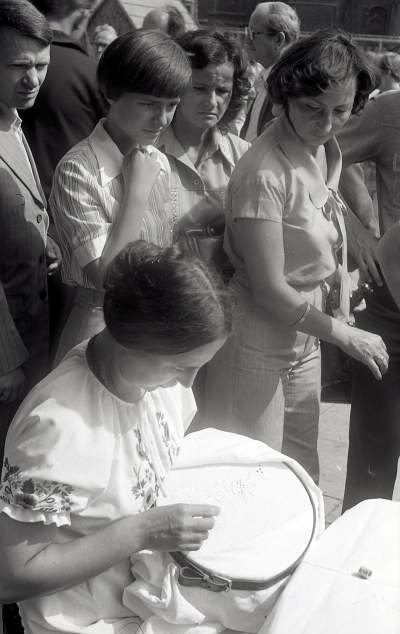 Targi Sztuki Ludowej 44 lata temu, fot. Marek Lasyk - zdjęcie 3