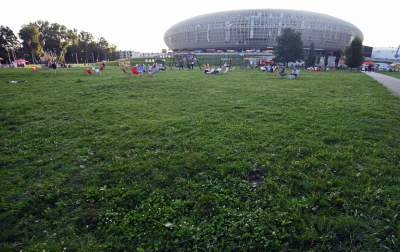 Taka promocja mocnego alkoholu: leją go z betoniarki - zdjęcie 8