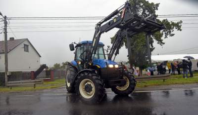 Rolnicza blokada drogi w Warzeńczycach, fot. Marek Lasyk - zdjęcie 9