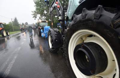 Rolnicza blokada drogi w Warzeńczycach, fot. Marek Lasyk - zdjęcie 12