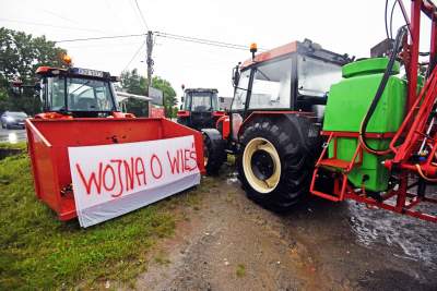 Rolnicza blokada drogi w Warzeńczycach, fot. Marek Lasyk - zdjęcie 3