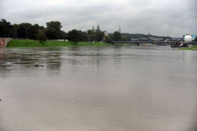Bulwary po intensywnym deszczu. Nie pospacerujemy... - zdjęcie 26