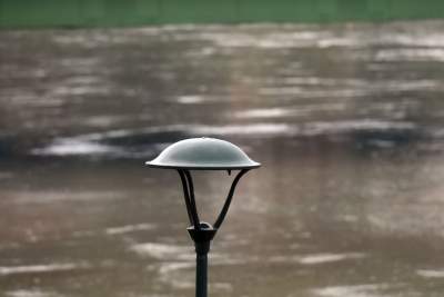 Bulwary po intensywnym deszczu. Nie pospacerujemy... - zdjęcie 12