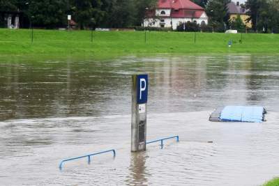 Bulwary po intensywnym deszczu. Nie pospacerujemy... - zdjęcie 10