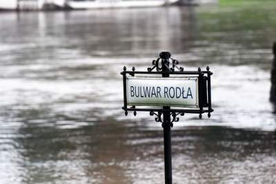 Bulwary po intensywnym deszczu. Nie pospacerujemy... - zdjęcie 7