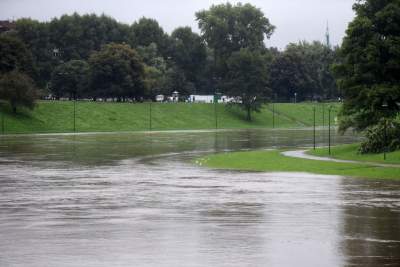 Bulwary po intensywnym deszczu. Nie pospacerujemy... - zdjęcie 19