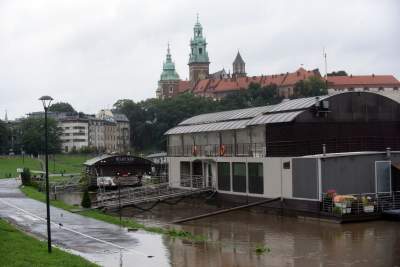 Bulwary po intensywnym deszczu. Nie pospacerujemy... - zdjęcie 20