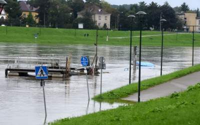 Bulwary po intensywnym deszczu. Nie pospacerujemy... - zdjęcie 15
