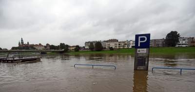 Bulwary po intensywnym deszczu. Nie pospacerujemy... - zdjęcie 3