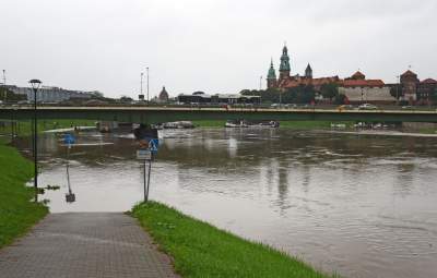 Bulwary po intensywnym deszczu. Nie pospacerujemy... - zdjęcie 4