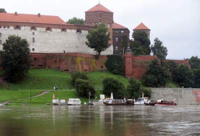 Bulwary po intensywnym deszczu. Nie pospacerujemy... - zdjęcie 25