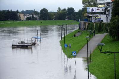 Bulwary po intensywnym deszczu. Nie pospacerujemy... - zdjęcie 18