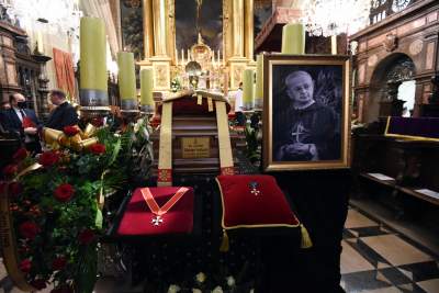 Pogrzeb proboszcza katedry wawelskiej. Obecni prezydent, premier i liderzy PiS - zdjęcie 5