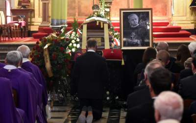 Pogrzeb proboszcza katedry wawelskiej. Obecni prezydent, premier i liderzy PiS - zdjęcie 10