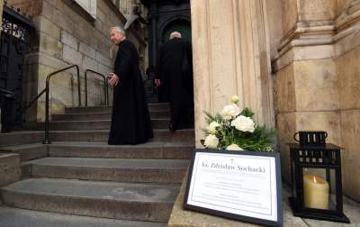 Pogrzeb proboszcza katedry wawelskiej. Obecni prezydent, premier i liderzy PiS - zdjęcie 2