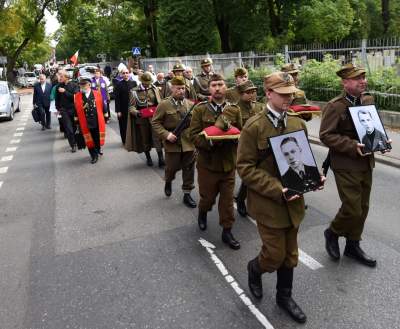 Szczątki trzech żołnierzy niezłomnych uroczyście pochowane... - zdjęcie 20