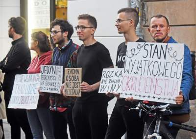Haniebne działania polskich władz. Protest w Krakowie 27.09.2021 - zdjęcie 6